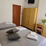 Astoria Hotel *