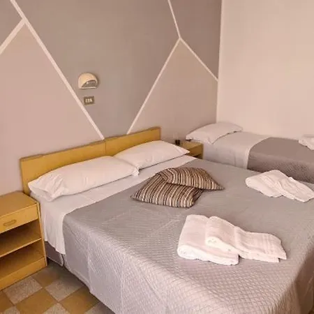 Astoria Ριτσιόνε