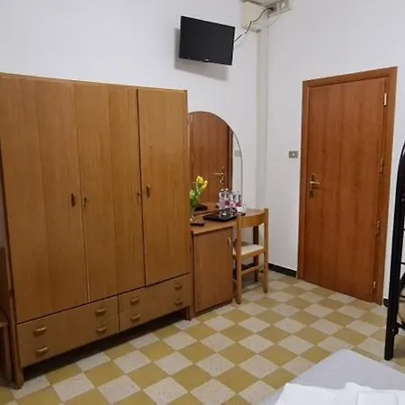 Astoria Ριτσιόνε