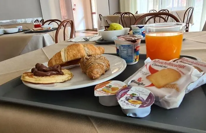 Astoria فندق ريتشيوني